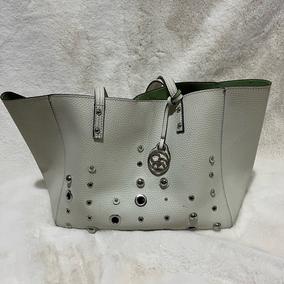 Jessica Simpson white and green lining with silver studs - Picture 2 of 11